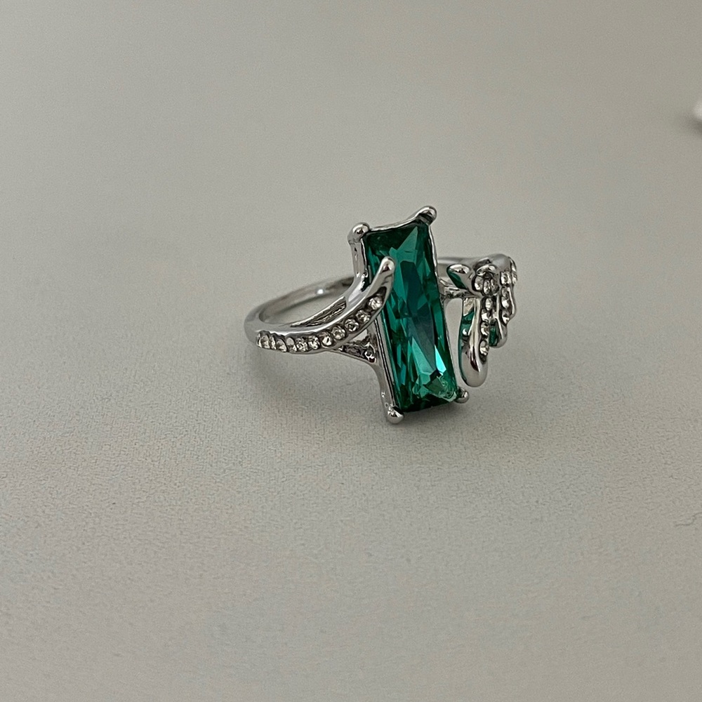 Stunning Silver Ring | Green Stone